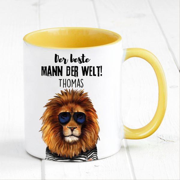 Auf dem Bild ist das Produkt: Tasse bedruckt Löwe Der beste Mann der Welt personalisiertes Geschenk Geburtstag Kaffeetasse Kaffeebecher zum Preis von €17.90 abgebildet.