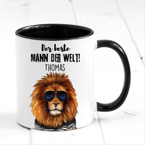 Auf dem Bild ist das Produkt: Tasse bedruckt Löwe Der beste Mann der Welt personalisiertes Geschenk Geburtstag Kaffeetasse Kaffeebecher zum Preis von €17.90 abgebildet.