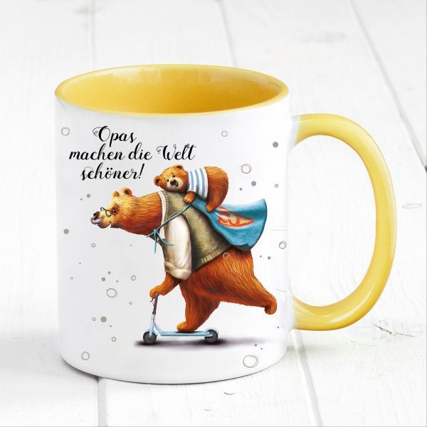 Auf dem Bild ist das Produkt: Tasse bedruckt mit Bär auf Scooter Opas machen die Welt schöner Geschenk Vater Kaffeetasse Kaffeebeche Vatertagsgeschenk zum Preis von €17.90 abgebildet.