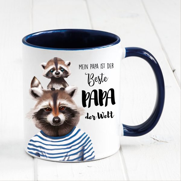 Auf dem Bild ist das Produkt: Tasse bedruckt mit Waschbär Mein Papa ist der beste Papa der Welt, Geschenk Kaffeetasse Kaffeebecher, Vatertag zum Preis von €17.90 abgebildet.