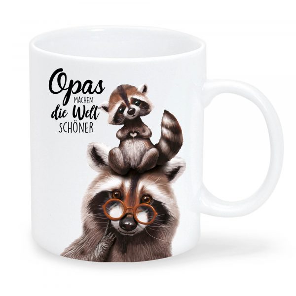 Auf dem Bild ist das Produkt: Tasse bedruckt Waschbär Opa mit Waschbärjunges Opas machen die Welt schöner, Geschenk Geburtstag zum Preis von €15.90 abgebildet.