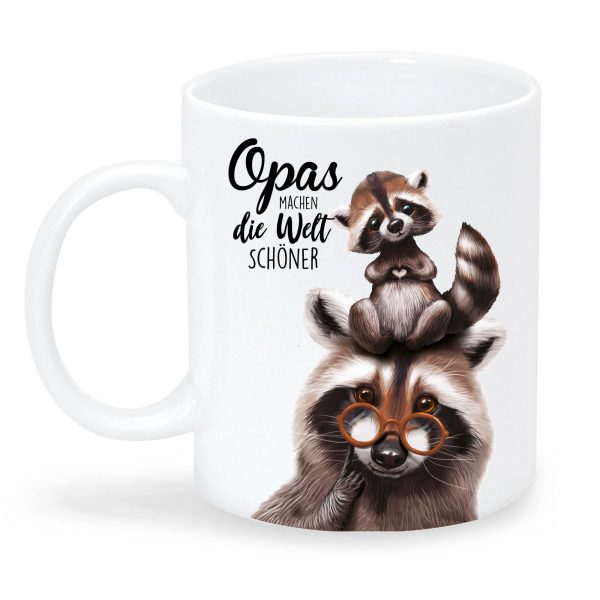 Auf dem Bild ist das Produkt: Tasse bedruckt Waschbär Opa mit Waschbärjunges Opas machen die Welt schöner, Geschenk Geburtstag zum Preis von €15.90 abgebildet.