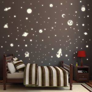 Auf dem Bild ist das Produkt: Wandtattoo Kinderzimmer leuchtend Weltall, Sterne und Punkte für Sternhimmel, fluoreszierend, Dekoration Babyzimmer zum Preis von €18.90 abgebildet.