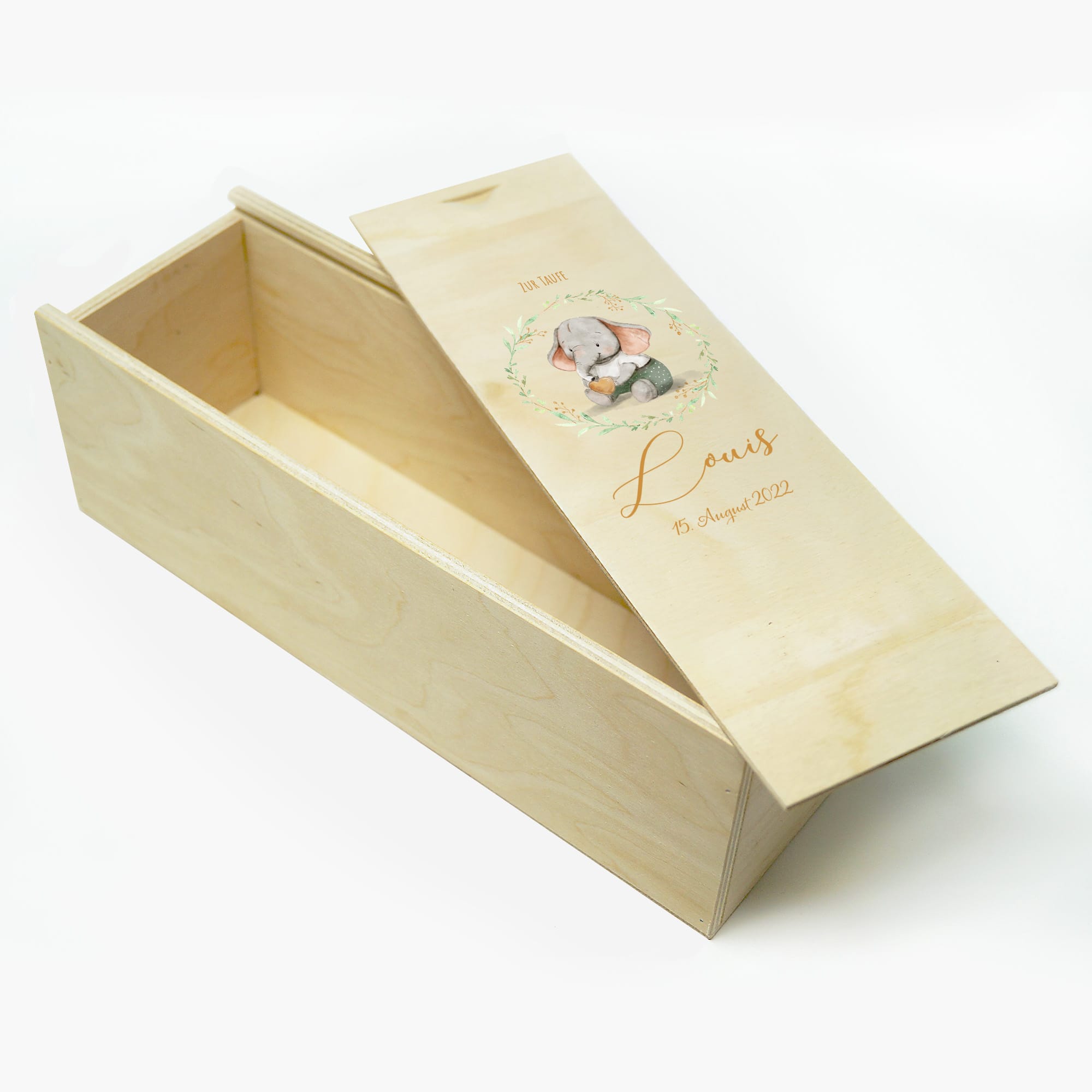 Auf dem Bild ist das Produkt: Taufkerze Junge Mädchen Elefant bedruckt mit Namen, Datum und auf Wunsch eigenem, vorgegebenem oder keinem Taufspruch zum Preis von €6.90 abgebildet.