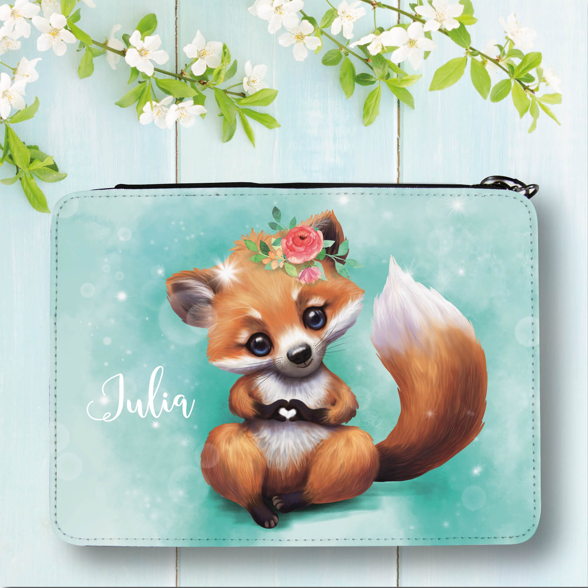 Auf dem Bild ist das Produkt: Gefüllte Federtasche Federmäppchen Fuchs personalisiert mit Wunschnamen Mädchen Einschulungsgeschenk zum Preis von €29.9 abgebildet.