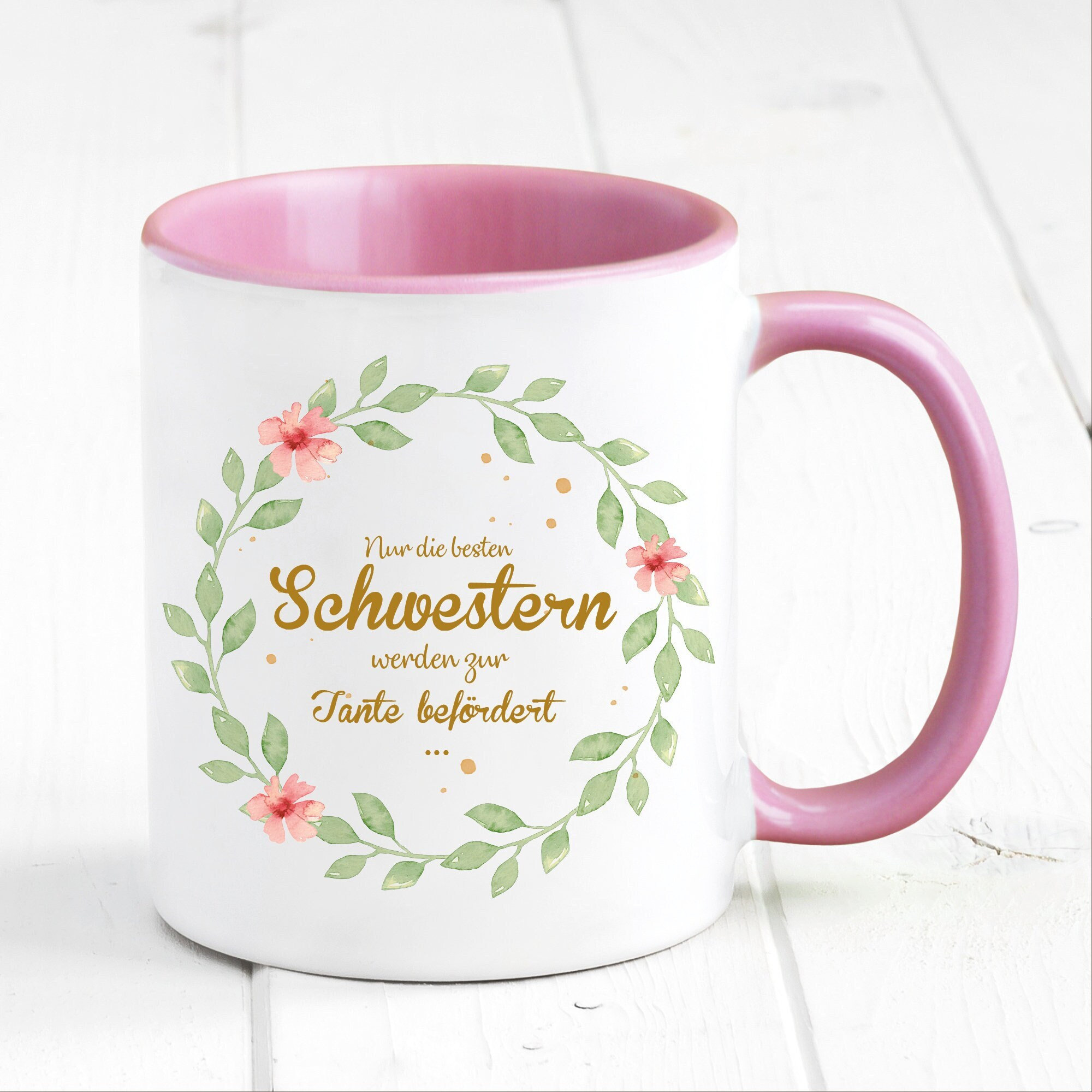 Bedruckte Tasse “Nur die besten Schwestern werden zur Tante befördert…” Geschenk Schwester Tante Blätterkranz mit Blumen