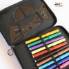Auf dem Bild ist das Produkt: Gefüllte Federtasche Federmappe mit dem Gesicht einer Robbe personalisiert mit Wunschnamen, Geschenk Geburtstag, Einschulungsgeschenk zum Preis von €29.9 abgebildet.