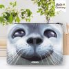 Auf dem Bild ist das Produkt: Gefüllte Federtasche Federmappe mit dem Gesicht einer Robbe personalisiert mit Wunschnamen, Geschenk Geburtstag, Einschulungsgeschenk zum Preis von €29.9 abgebildet.