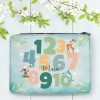 Auf dem Bild ist das Produkt: Gefüllte personalisierte Federtasche Federmäppchen Zahlen und Tiere, Schulkind Schulanfang Schule, Weihnachtsgeschenk zum Preis von €29.9 abgebildet.