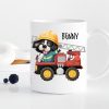 Auf dem Bild ist das Produkt: Kindertasse Tasse Hund im Feuerwehrauto personalisiert Wunschname Einschulungsgeschenk zum Preis von €18.9 abgebildet.