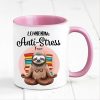 Auf dem Bild ist das Produkt: Tasse bedruckt mit Faultier Lehrerins Anti-Stress Tasse, Geschenk Kaffeetasse Kaffeebecher zum Preis von €18.9 abgebildet.