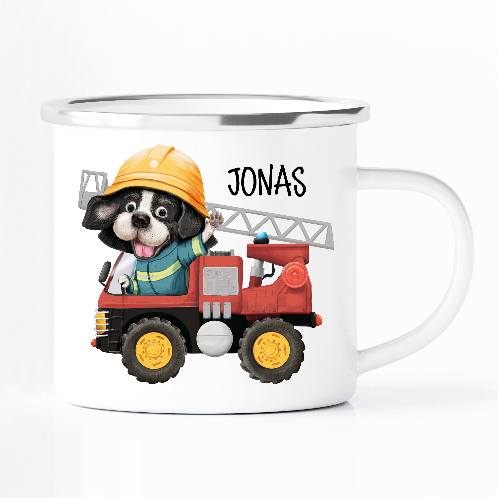 Auf dem Bild ist das Produkt: Campingbecher Emaille Hund in Feuerwehrauto mit Wunschname Emaille Tasse, personalisiertes Geschenk zum Preis von €18.9 abgebildet.