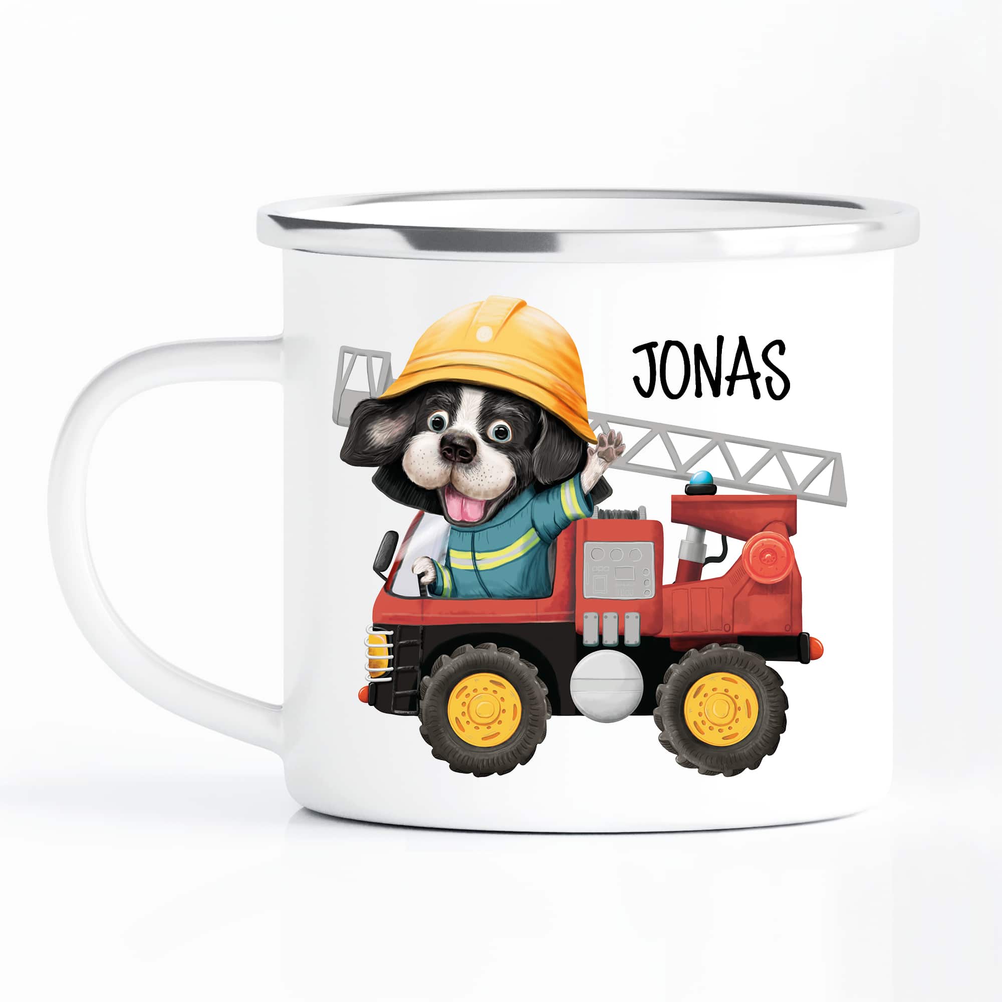 Auf dem Bild ist das Produkt: Campingbecher Emaille Hund in Feuerwehrauto mit Wunschname Emaille Tasse, personalisiertes Geschenk zum Preis von €18.9 abgebildet.