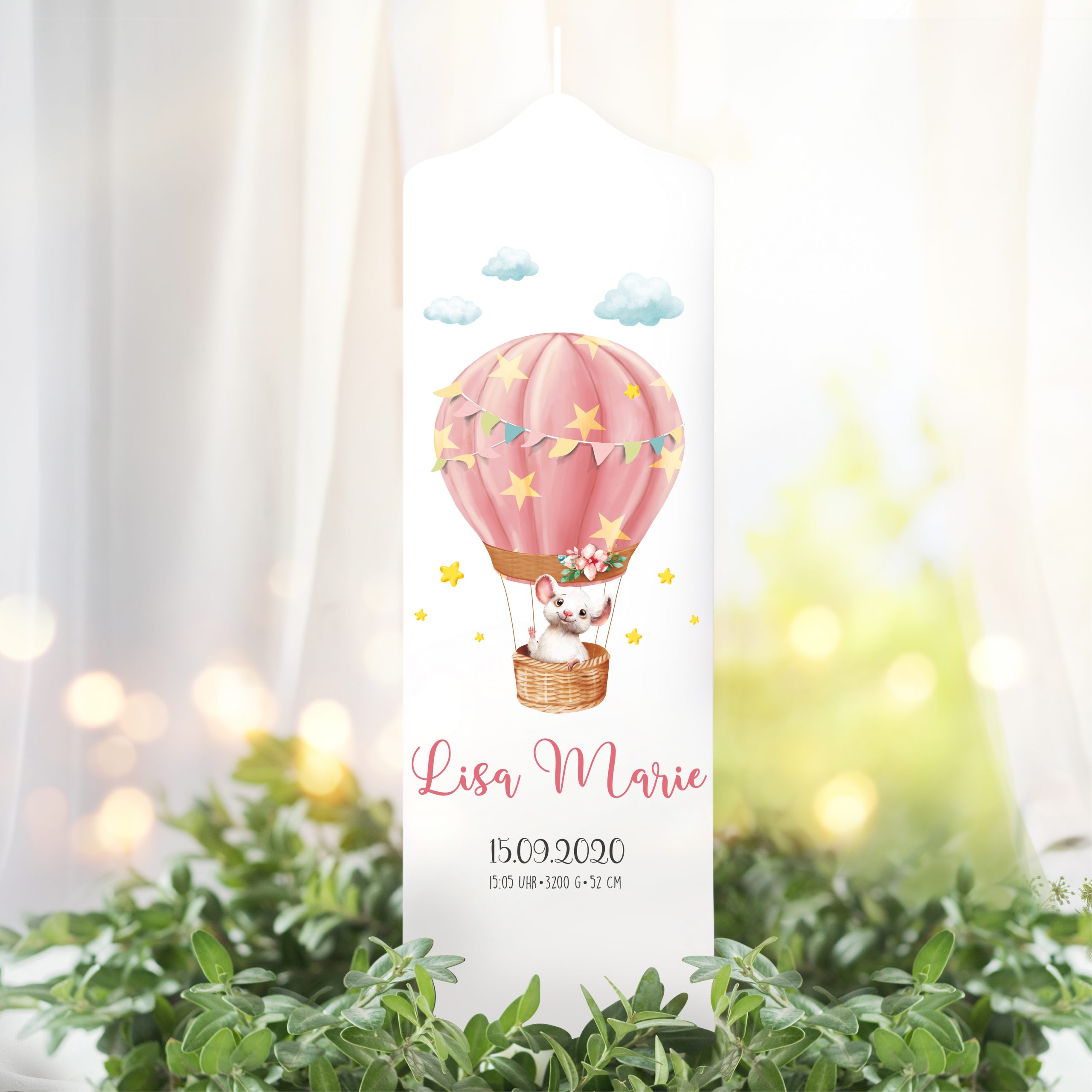 Auf dem Bild ist das Produkt: Taufkerze oder Kerze zur Geburt Mädchen mit Maus im Heißluftballon pastell mit Namen Datum Uhrzeit Gewicht zum Preis von €5.9 abgebildet.
