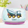 Auf dem Bild ist das Produkt: personalisierbare Brotdose blau weißer Mischer Betonmischer Auto mit Wunschnamen Schule Geschenk Einschulung Geburtstag zum Preis von €19.90 abgebildet.