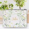 Auf dem Bild ist das Produkt: Einschulungsgeschenk gefüllte personalisierte Federtasche Federmappe mit floralem Motiv mit Wildblumen mit Namen zum Preis von €29.9 abgebildet.