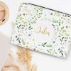 Auf dem Bild ist das Produkt: Einschulungsgeschenk gefüllte personalisierte Federtasche Federmappe mit floralem Motiv mit Wildblumen mit Namen zum Preis von €29.9 abgebildet.