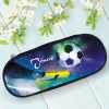 Auf dem Bild ist das Produkt: Personalisierte Federtasche Stiftebox Schlampermäppchen Fußball Fußballschuh Wunschname Schulanfang Schule Einschulungsgeschenk zum Preis von €19.9 abgebildet.