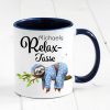 Auf dem Bild ist das Produkt: Geschenkidee Tasse bedruckt, "Relax Tasse" personalisiert mit Namen, Geburtstagsgeschenk, Faultier im Pyjama auf Ast, Vatertagsgeschenk zum Preis von €18.9 abgebildet.