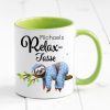 Auf dem Bild ist das Produkt: Geschenkidee Tasse bedruckt, "Relax Tasse" personalisiert mit Namen, Geburtstagsgeschenk, Faultier im Pyjama auf Ast, Vatertagsgeschenk zum Preis von €18.9 abgebildet.