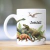 Auf dem Bild ist das Produkt: Kindertasse Tasse Dinosaurier personalisiert Wunschname zum Preis von €18.9 abgebildet.