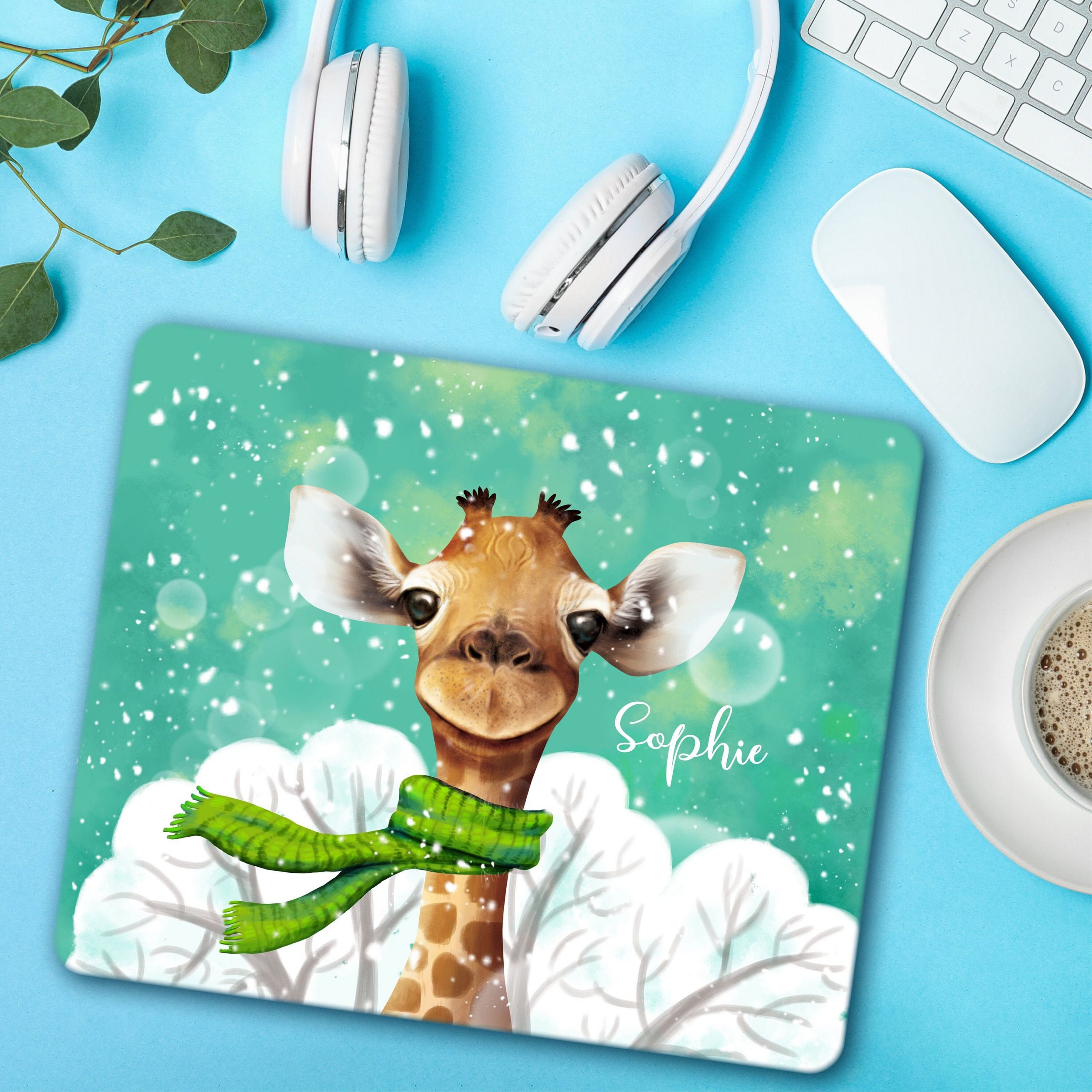 Mauspad Mousepad Giraffe mit Schal, personalisiert mit Wunschname, Weihnachtsgeschenk