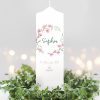 Auf dem Bild ist das Produkt: Taufkerze Mädchen Blütenkranz Magnolie rosa pastell bedruckt mit Namen, Datum und auf Wunsch eigenem, vorgegebenem oder keinem Taufspruch zum Preis von €5.9 abgebildet.