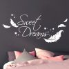 Auf dem Bild ist das Produkt: Wandtattoo Sweet Dreams Federn Sterne Wandaufkleber Wohndekoration zum Preis von €22.90 abgebildet.