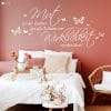 Auf dem Bild ist das Produkt: Wandtattoo Spruch Mut ist der Zauber der die Träume Wirklichkeit werden lässt Zitat Wandbild Wandaufkleber zum Preis von €19.90 abgebildet.