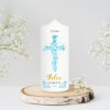 Auf dem Bild ist das Produkt: Taufkerze Junge Mädchen Baum Heiliges Kreuz blaue Blätter Kerze zur Taufe mit Namen, Datum und optionalen Taufspruch Jesuskreuz zum Preis von €5.9 abgebildet.