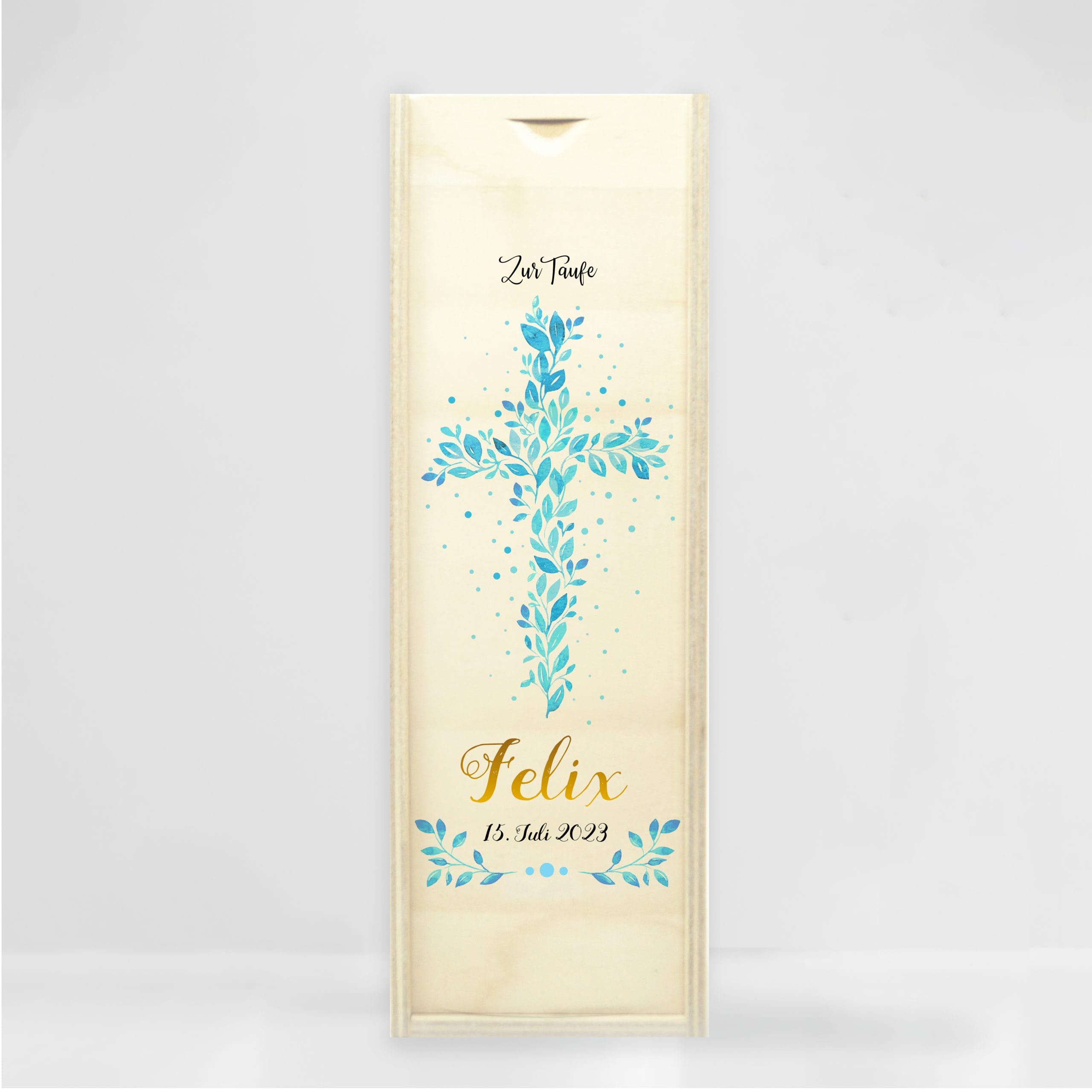 Auf dem Bild ist das Produkt: Taufkerze Junge Mädchen Baum Heiliges Kreuz blaue Blätter Kerze zur Taufe mit Namen, Datum und optionalen Taufspruch Jesuskreuz zum Preis von €5.9 abgebildet.