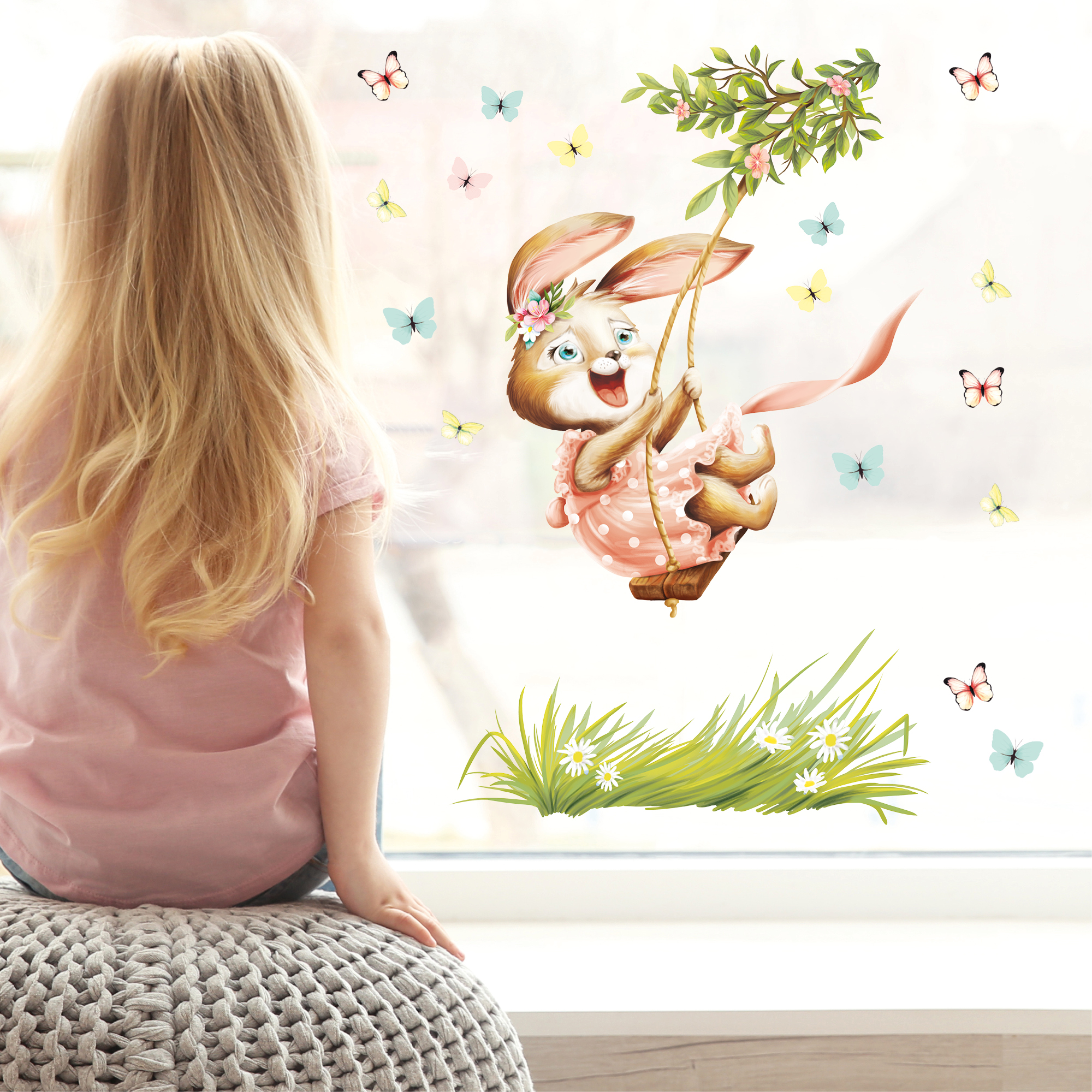 Auf dem Bild ist das Produkt: Fensterbild Kinderzimmer Frühling Ostern Hase Schaukel mit Schmetterlingen Fensterdeko Kind Osterdeko zum Preis von €13.90 abgebildet.
