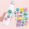 Auf dem Bild ist das Produkt: Sticker Set Aufkleber Fische Meerjungfrau Korallen maritim Kinderzimmer Möbelaufkleber Aufkleberset Wunschname Einschulung Einschulung zum Preis von €14.9 abgebildet.