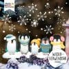 Auf dem Bild ist das Produkt: Fensterbild Weihnachten Winter Pinguine mit Schneeflocken Wiederverwendbar Pudelmütze und Schal Adventsdeko zum Preis von €13.90 abgebildet.