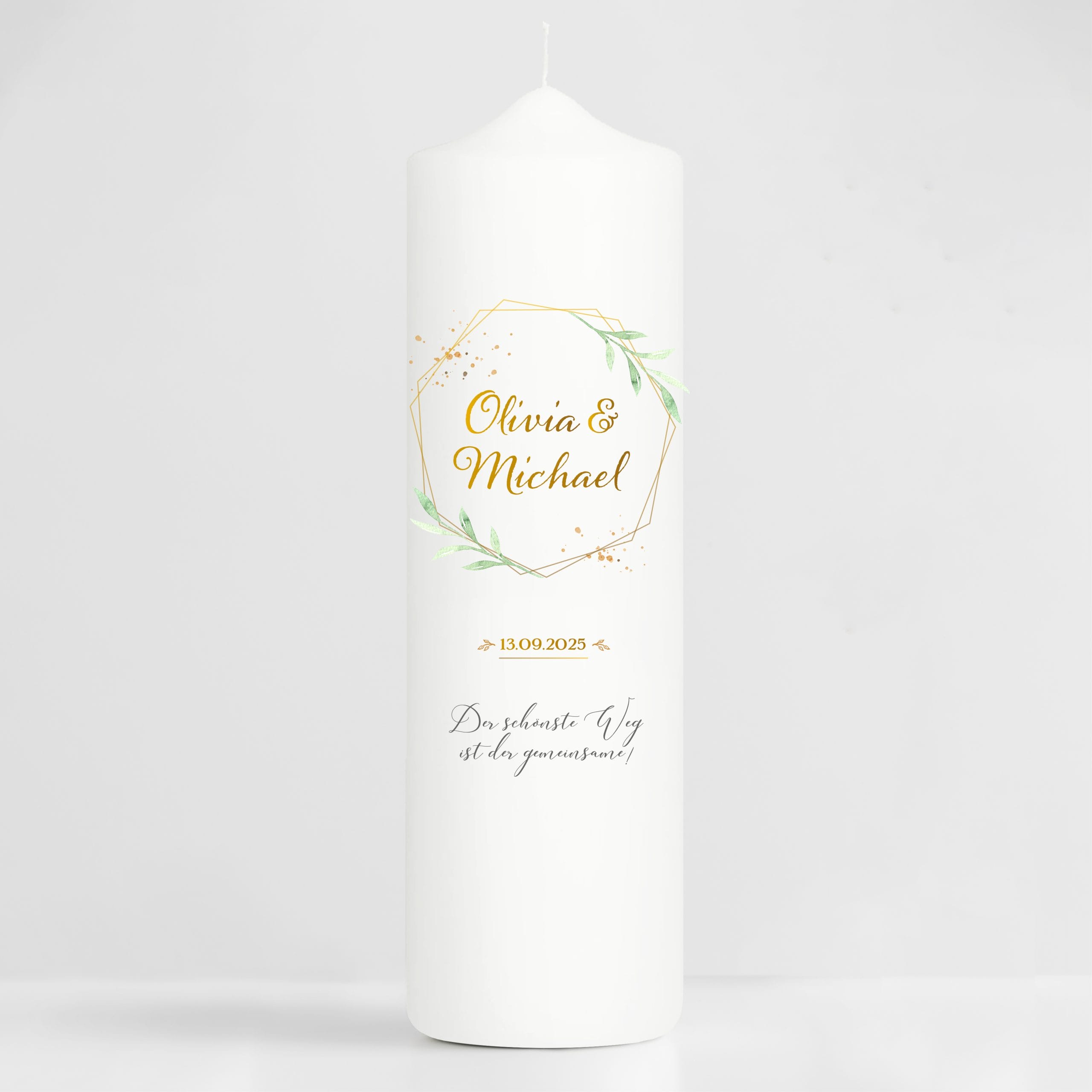 Auf dem Bild ist das Produkt: Weiße personalisierbare Hochzeitskerze geometrischer Rahmen mit Blättern personalisiert Hochzeitsgeschenk Spruch, Valentinstagsgeschenk zum Preis von €5.9 abgebildet.