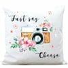 Auf dem Bild ist das Produkt: Deko Kissen Fotokamera “Just say cheese” Geschenk Geburtstag zum Preis von €29.9 abgebildet.