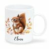 Auf dem Bild ist das Produkt: Keramik Tasse Eichhörnchen und Herbstblätter personalisiert Wunschname zum Preis von €18.9 abgebildet.
