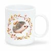 Auf dem Bild ist das Produkt: Keramik Tasse Igel und Herbstblätter personalisiert Wunschname zum Preis von €18.9 abgebildet.