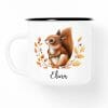 Auf dem Bild ist das Produkt: Kindertasse Emaille Becher Eichhörnchen und Blätter personalisiert mit Wunschname zum Preis von €18.9 abgebildet.