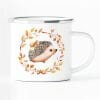 Auf dem Bild ist das Produkt: Kindertasse Emaille Becher Igel und Blätter Herbst mit Namen zum Preis von €18.9 abgebildet.