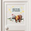 Auf dem Bild ist das Produkt: Türaufkleber Wandtattoo Faultier auf Ast mit Lichterkette und Sternen, Kinderzimmer Sticker Kind zum Preis von €19.9 abgebildet.