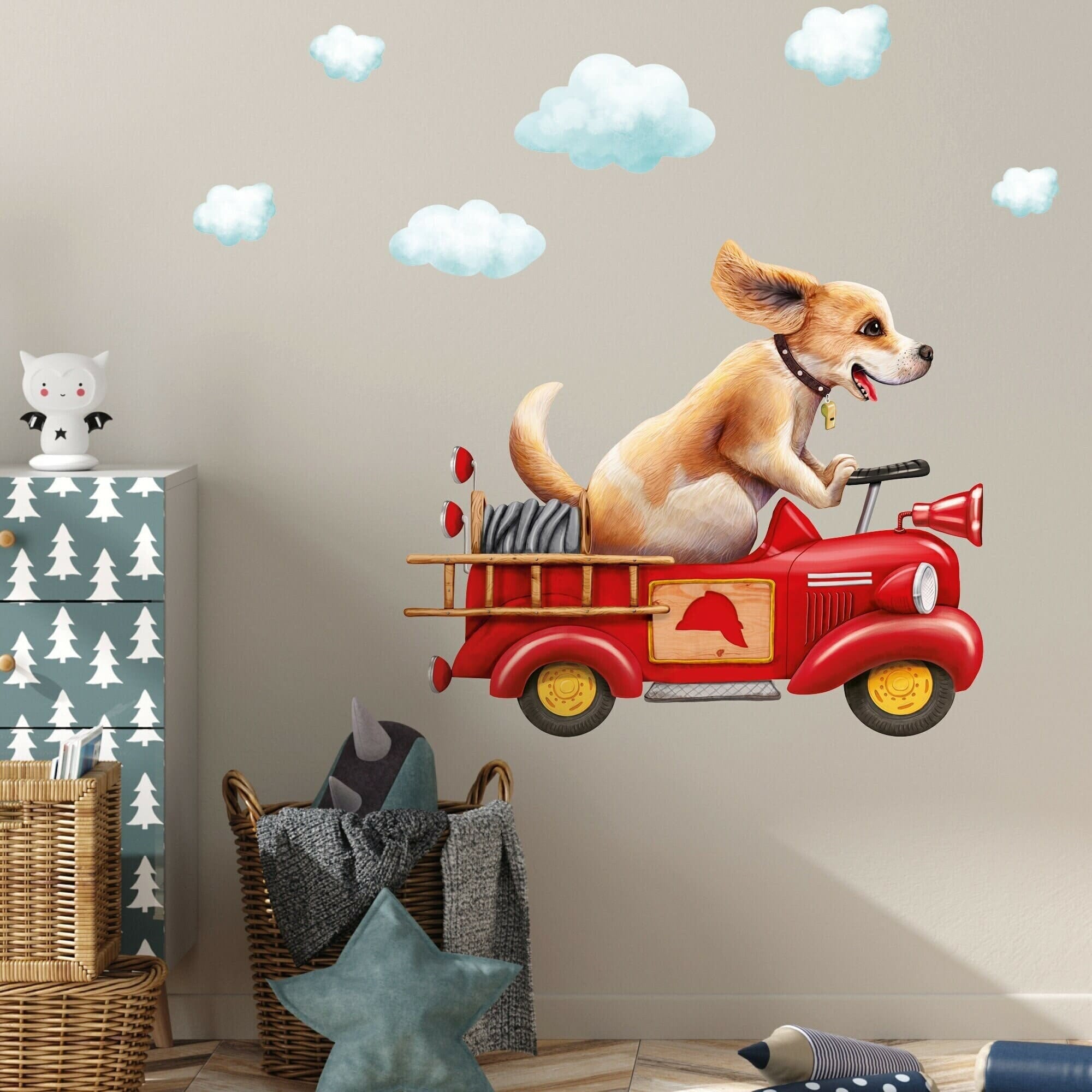Wandtattoo Kinderzimmer Hund im alten Feuerwehrauto mit Wolken Wandbild für Kinder