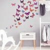 Auf dem Bild ist das Produkt: Wandtattoo Kinderzimmer Schmetterlinge in unterschiedlichen Rosa Tönen, Kinderzimmerdeko, Babyzimmer zum Preis von €24.9 abgebildet.
