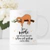 Auf dem Bild ist das Produkt: Keramiktasse “So müde wie heute war ich schon seit gestern nicht mehr!” mit Faultier zum Preis von €16.9 abgebildet.