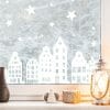 Auf dem Bild ist das Produkt: Wiederverwendbares Fensterbild Weihnachten Winterstadt Fensterdekoration Weihnachten Winter Rentierschlitten Sterne weiß zum Preis von €13.90 abgebildet.
