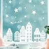 Auf dem Bild ist das Produkt: Wiederverwendbares Fensterbild Weihnachten Winterstadt Fensterdekoration Weihnachten Winter Rentierschlitten Sterne weiß zum Preis von €13.90 abgebildet.