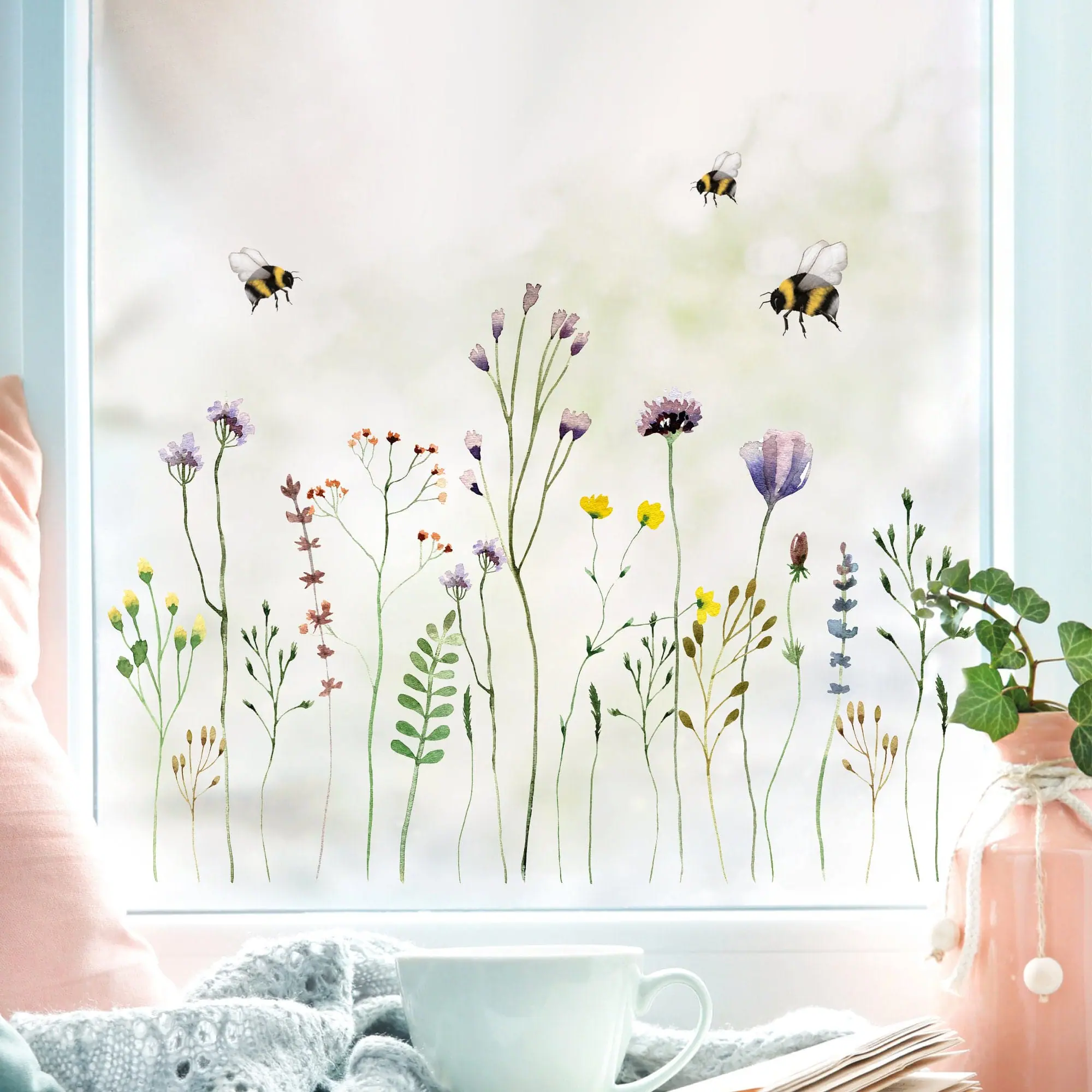 Auf dem Bild ist das Produkt: Fensterbild Frühling Ostern Wildgras Gräser Blumenwiese mit Hummeln, Fensterdekoration zum Preis von €13.90 abgebildet.