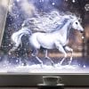 Auf dem Bild ist das Produkt: Fensterbild Pferd Winter Galopp Schneeflocken wiederverwendbare Fensteraufkleber Kinderzimmer Mädchen Kind zum Preis von €13.90 abgebildet.