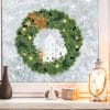 Auf dem Bild ist das Produkt: Fensterbild Weihnachten Weihnachtskranz Deko Winter Schneeflocken Stern Holzoptik Häuser Fensteraufkleber Fensterdeko zum Preis von €13.90 abgebildet.