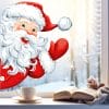 Auf dem Bild ist das Produkt: Fensterbild Weihnachtsmann hineinschauend wiederverwendbar Winter Fenster mit Schneeflocken Adventsdeko zum Preis von €13.90 abgebildet.